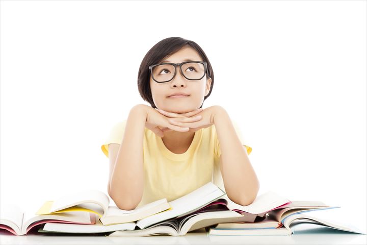 見据えるとはどういう意味?使い方や例文、類語、英語表現を解説 | CoCoSiA(ココシア)